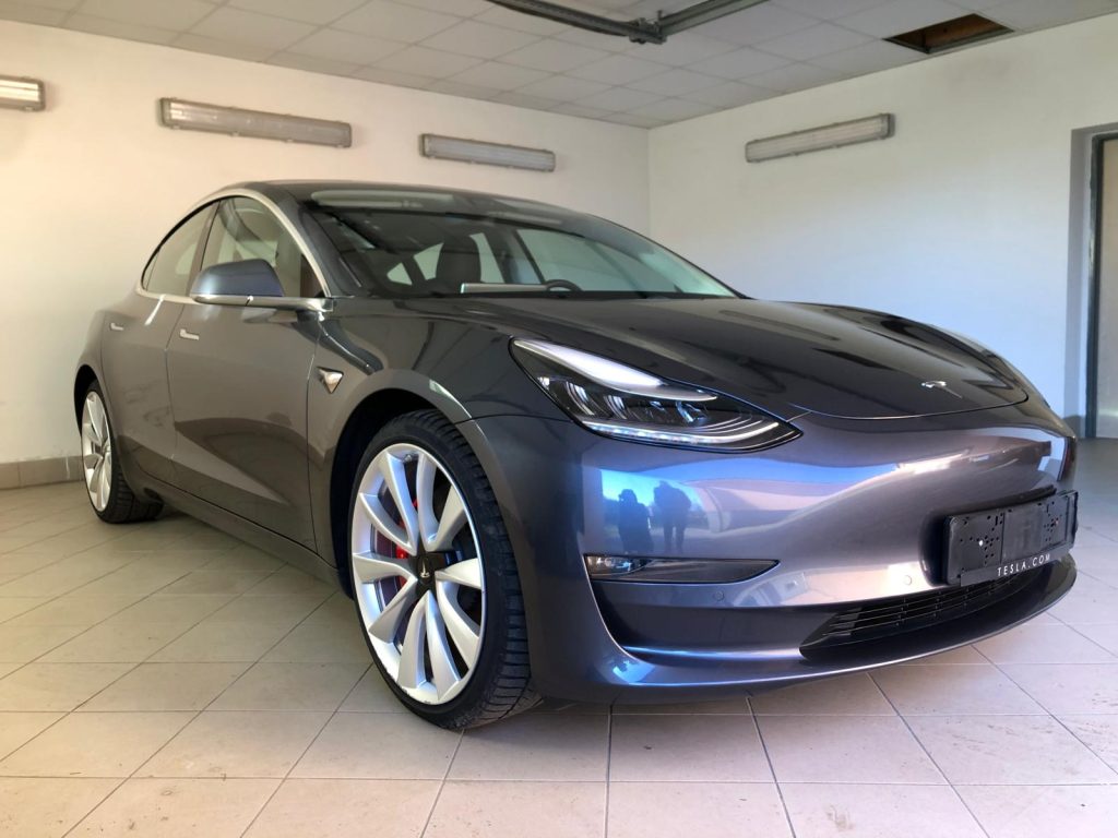 Tesla model 3 Performance