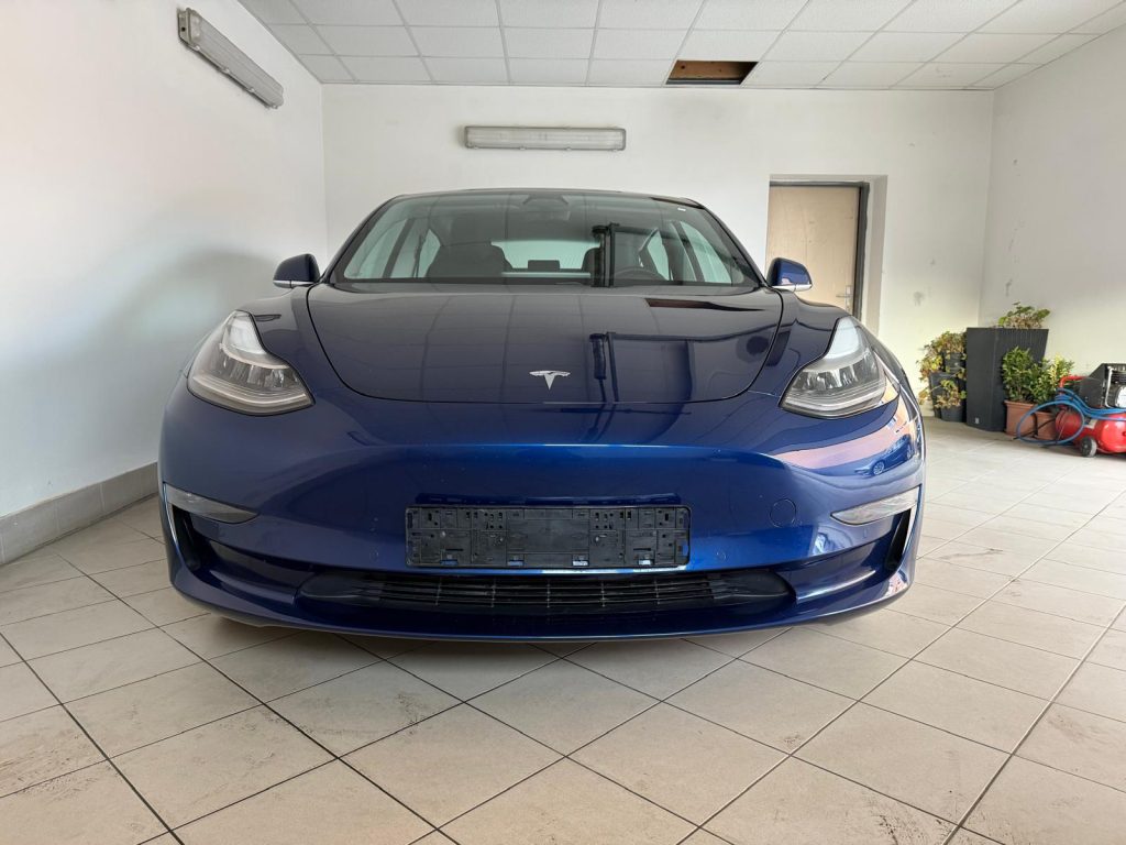 Tesla model 3 Long Range