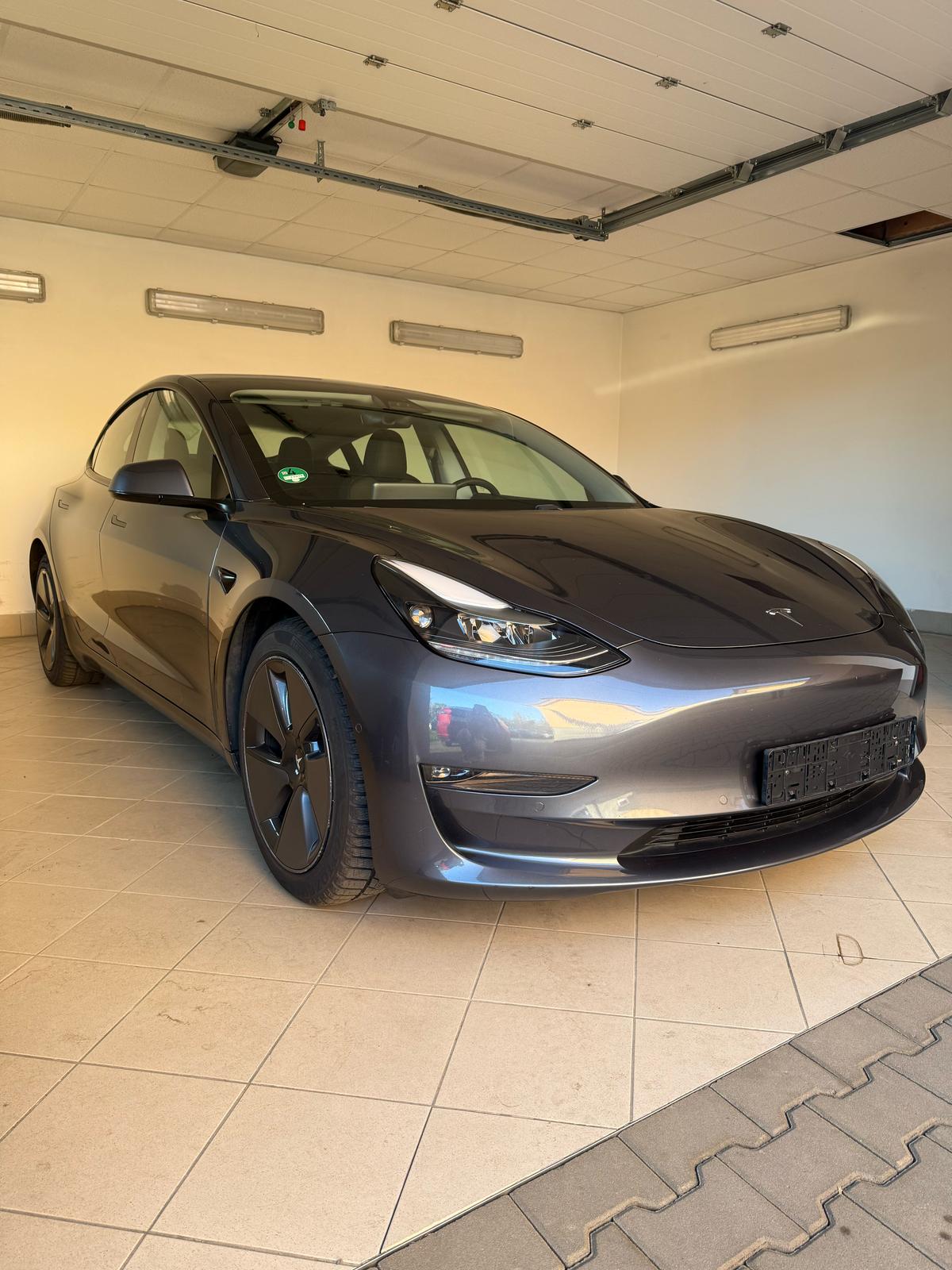 Tesla model 3 Long Range
