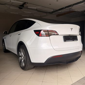 Tesla Model Y Standard Range full