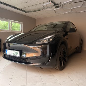 Tesla Model Y Standard Range full