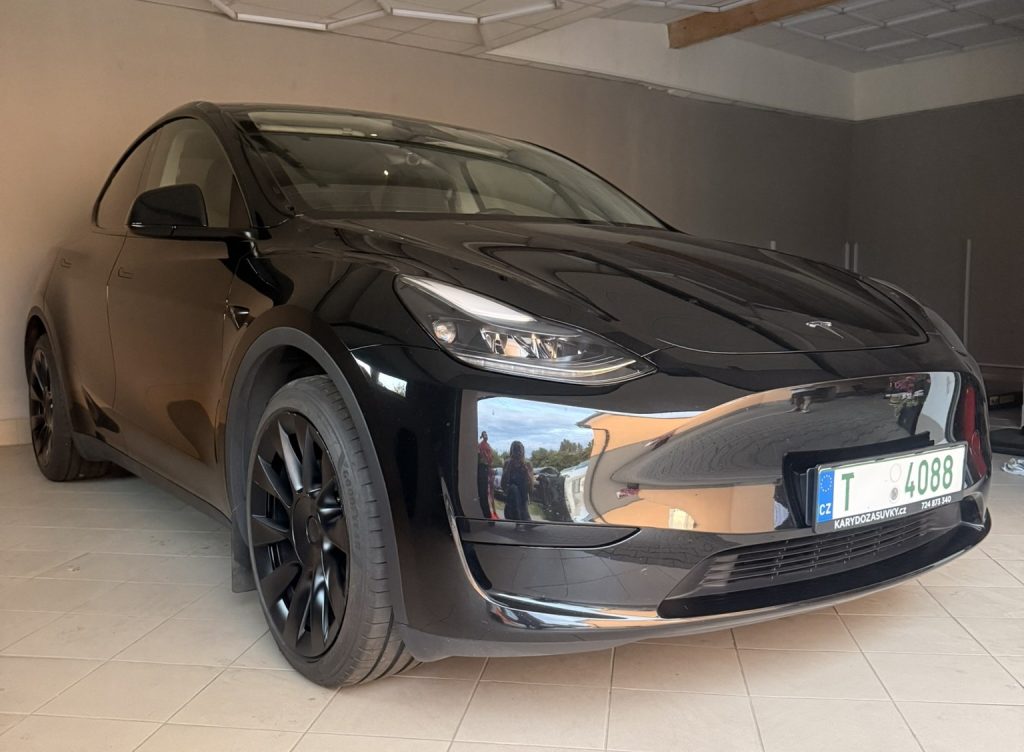 Tesla Model Y Standard Range