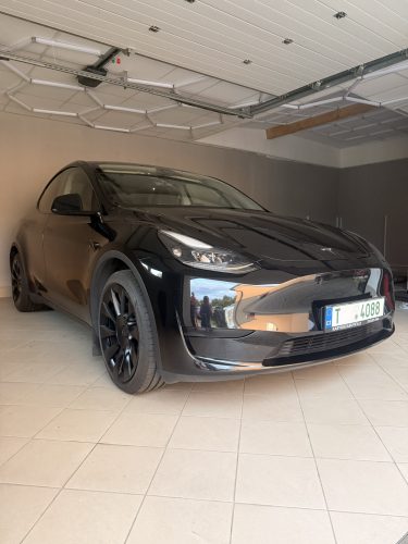 Tesla Model Y Standard Range